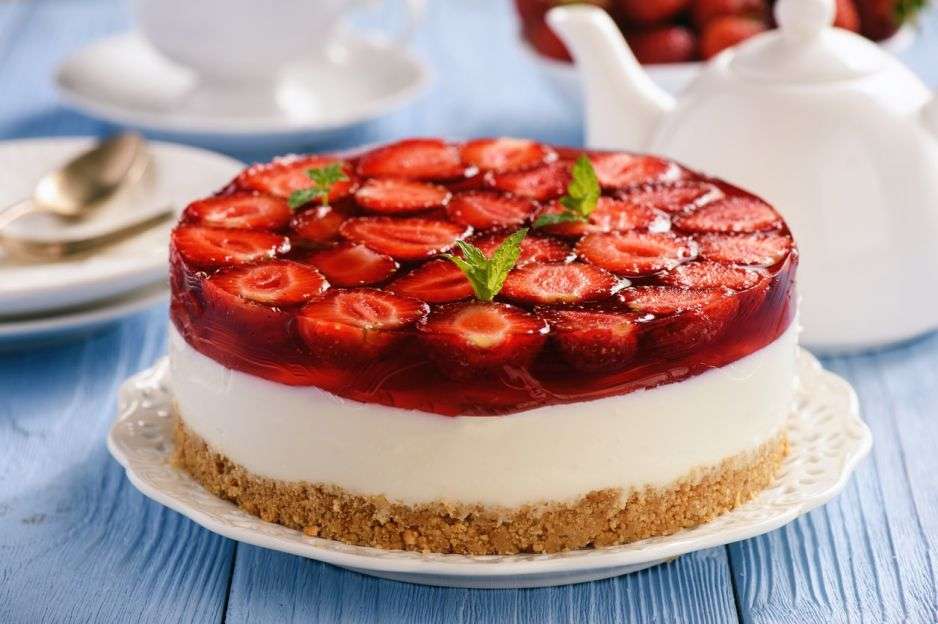ostkaka med jordgubbar och gelé Pussel online