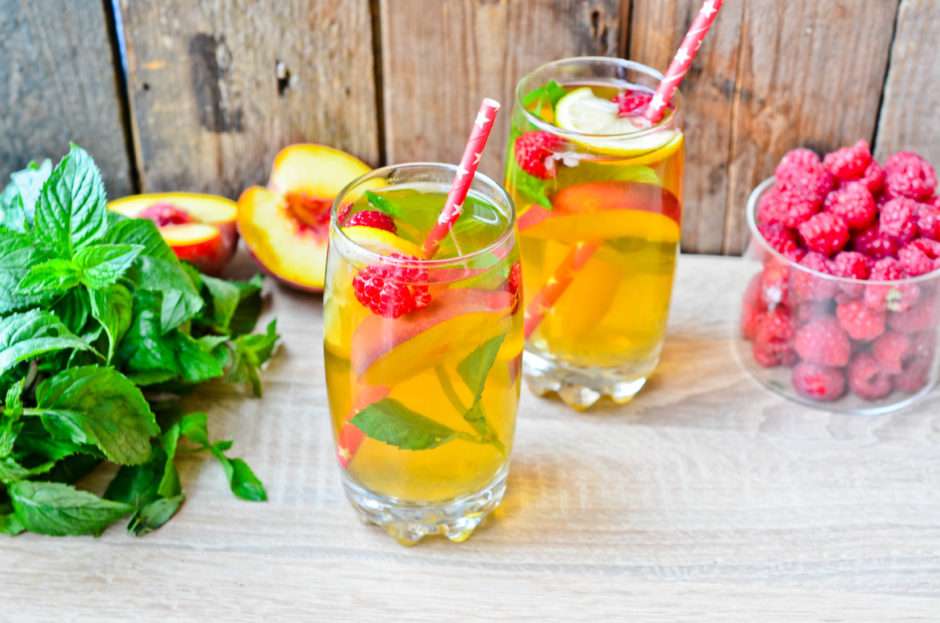 пити з м'ятою і фруктами пазл онлайн