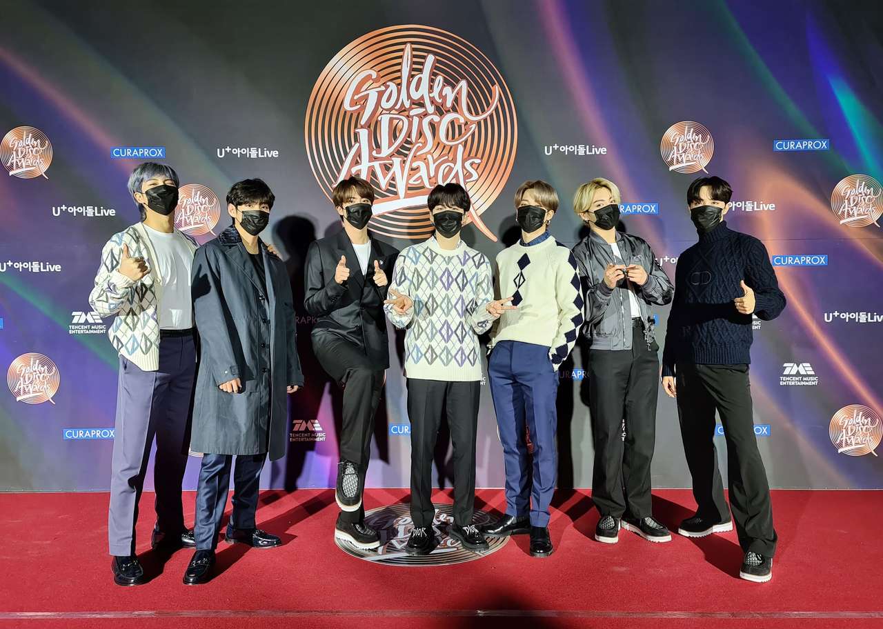 Arany korong díjazza a BTS-t online puzzle