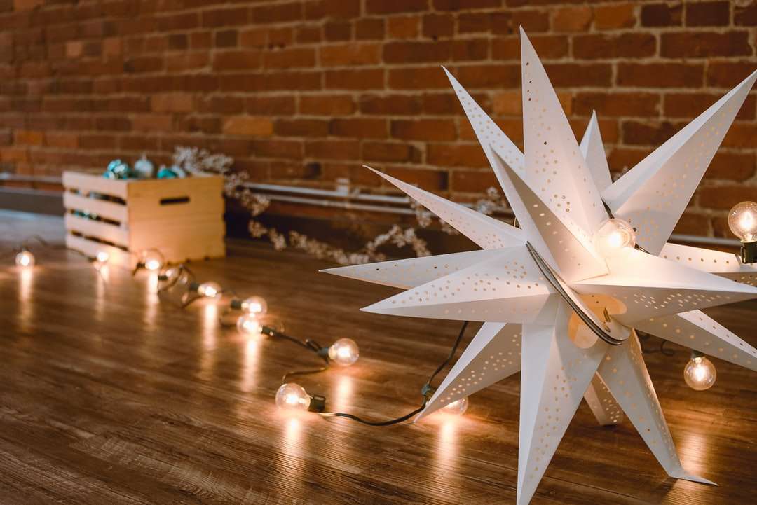 fehér és szürke csillag dekorációval online puzzle