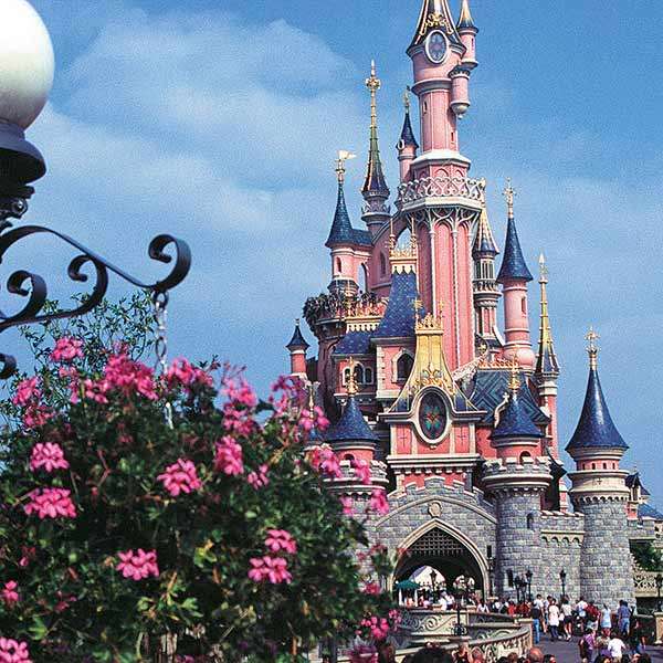 palatul Disney din Paris jigsaw puzzle online