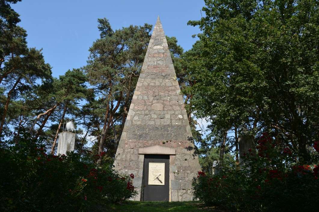 Πυραμίδα του καπετάνιου Franciszek ŁakiŁski παζλ online