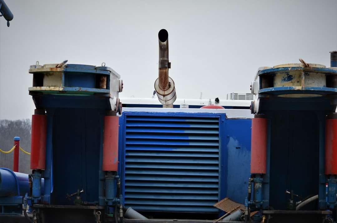 сине-белая промышленная машина пазл онлайн
