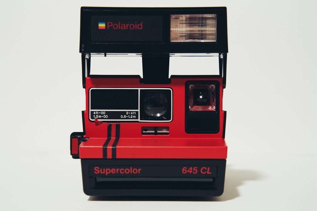 röd och svart polaroidkamera pussel på nätet