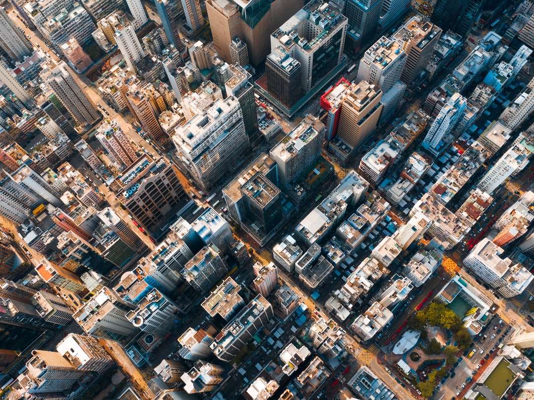 昼間の都市の建物の空撮 オンラインパズル