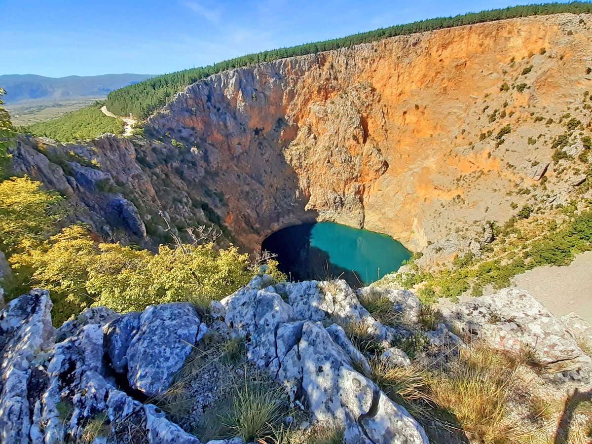 Kráterové jezero Imotski Chorvatsko online puzzle