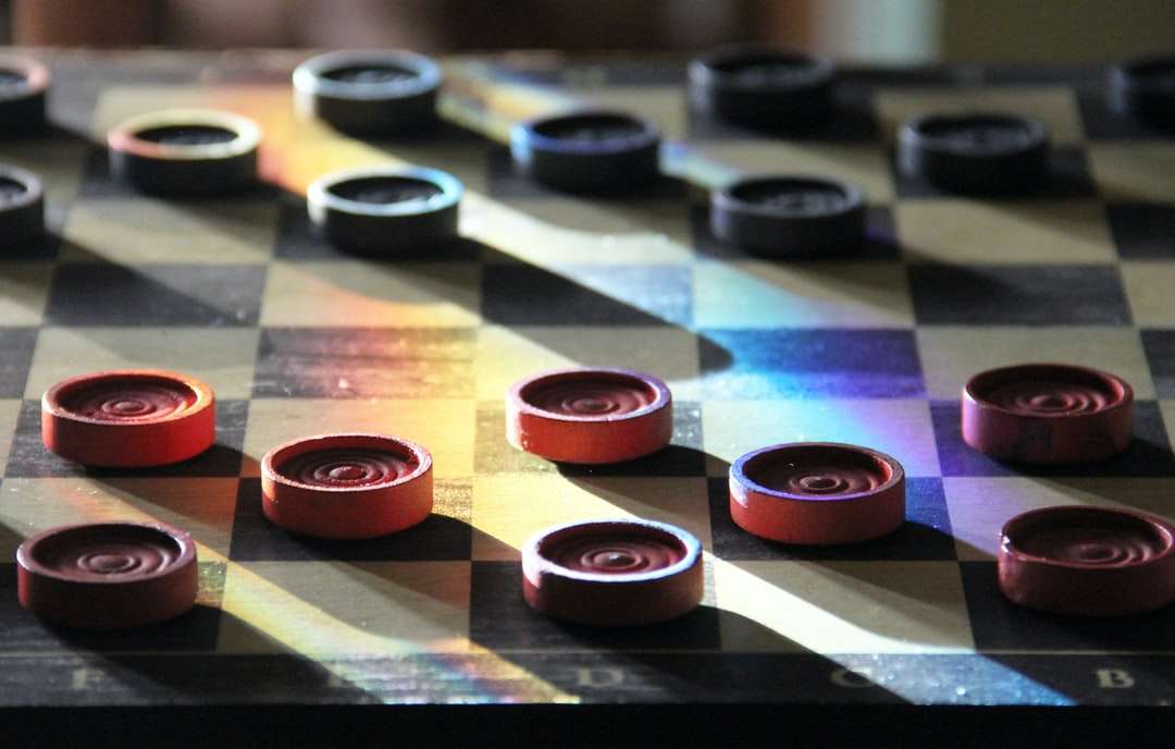 fekete és piros kerek műanyag edények online puzzle