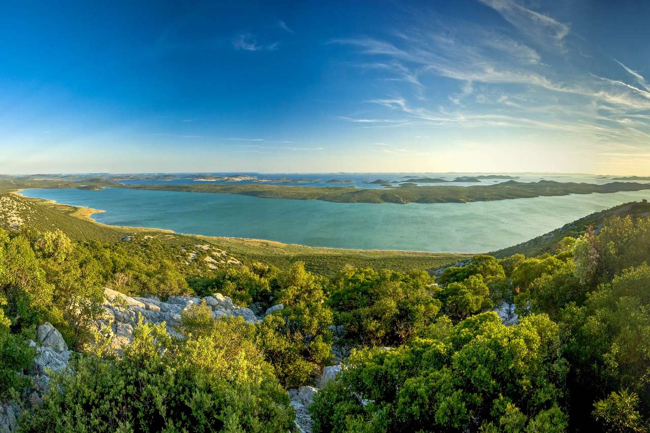 Озеро Врана в Хорватии онлайн-пазл