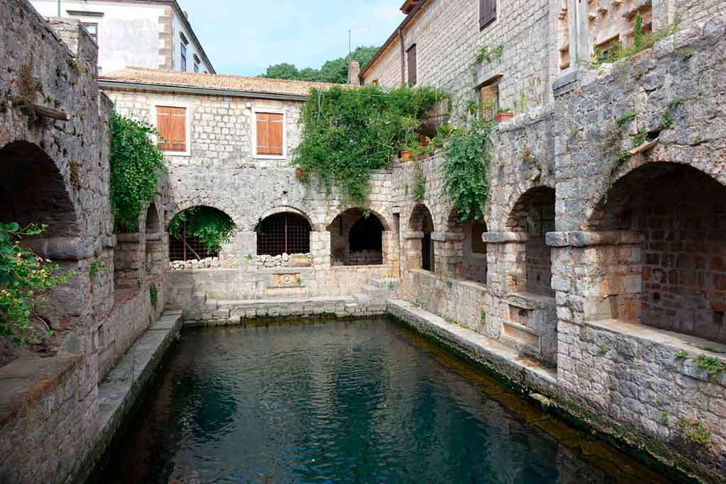 Château de Tvrdalj Croatie puzzle en ligne