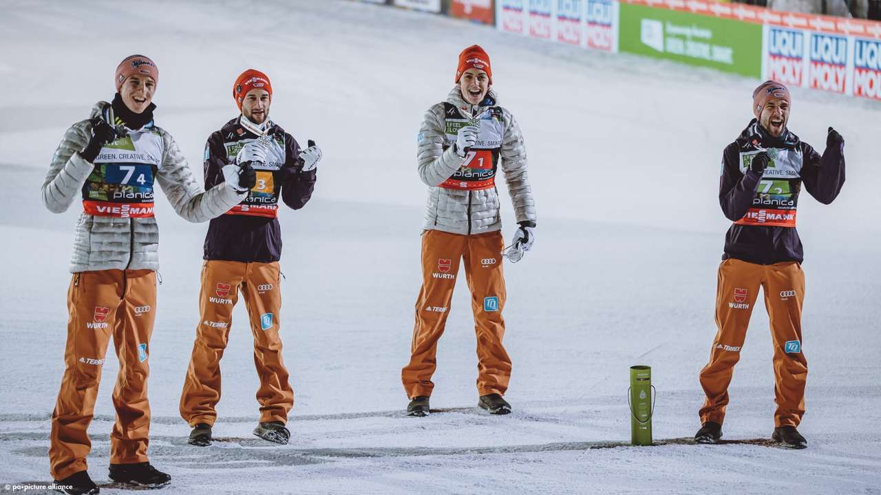 Němečtí skokani na lyžích online puzzle