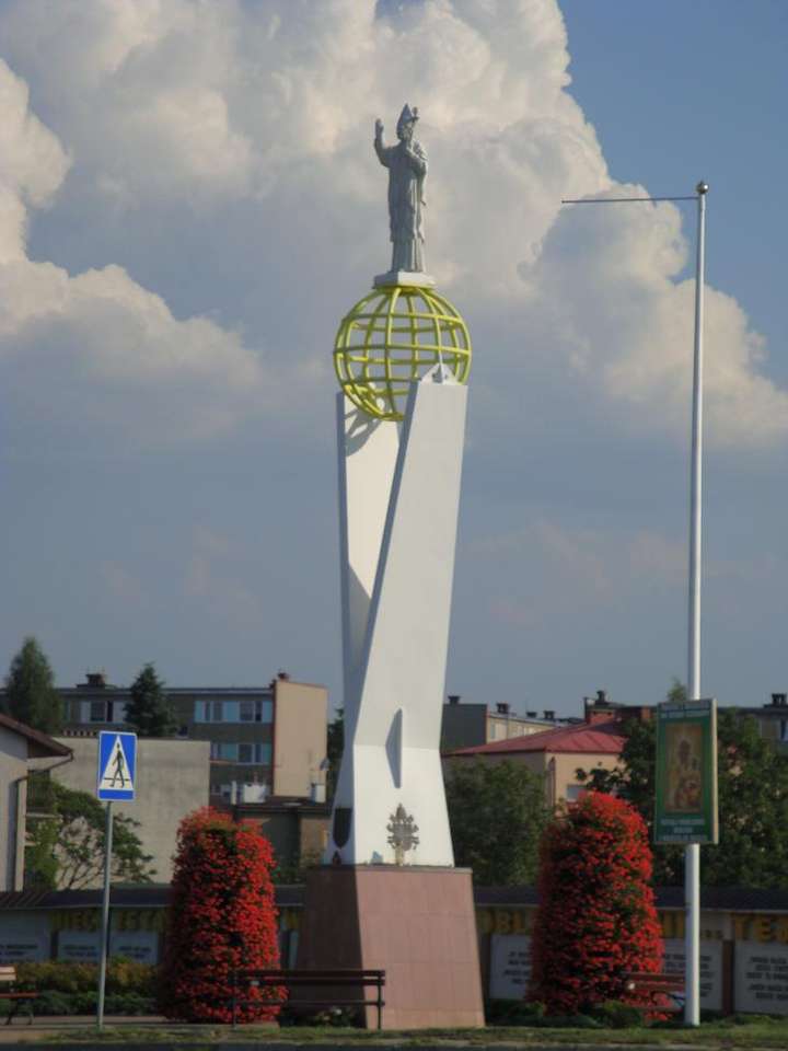 Monumento a Giovanni Paolo II a Tarnobrzeg puzzle online