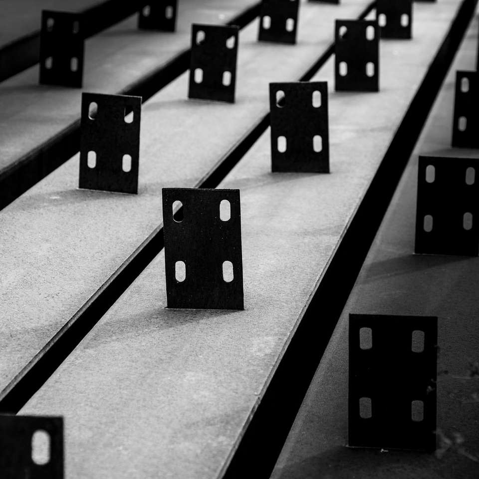 zwart-witte vierkante blokken legpuzzel online
