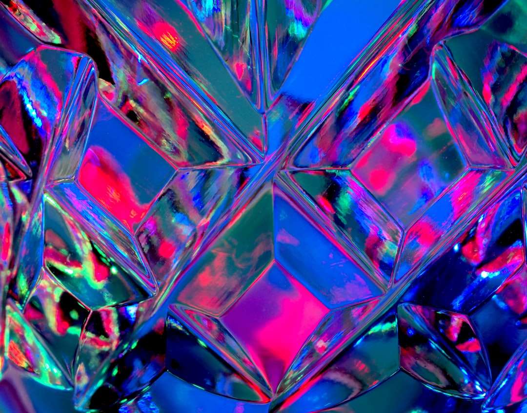 lila diamantformad glasdekor pussel på nätet