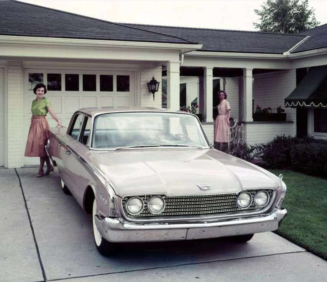 1960-as Ford Fairlane 500 városi szedán online puzzle