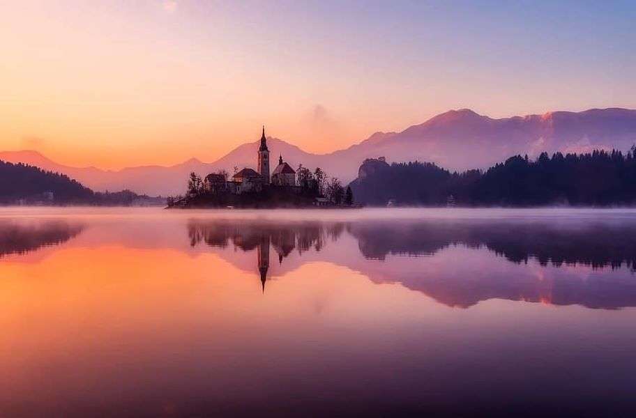 Озеро Блед с островом в Словении пазл онлайн