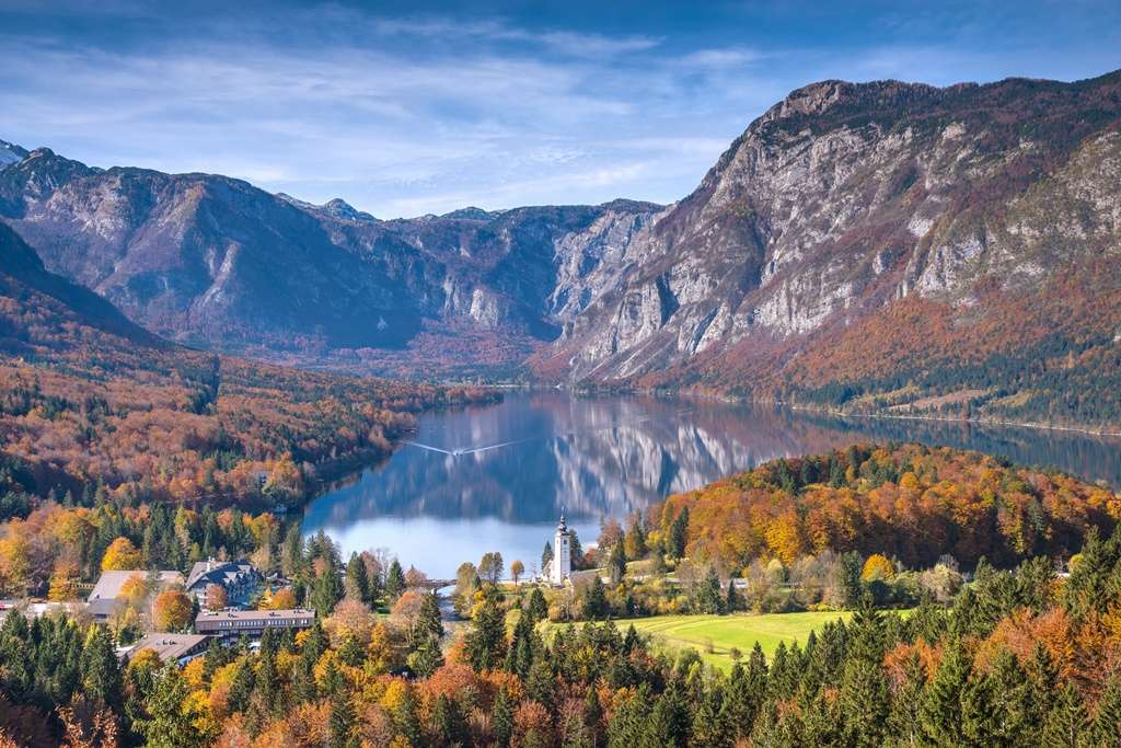 Lago Bohinj en Eslovenia rompecabezas en línea