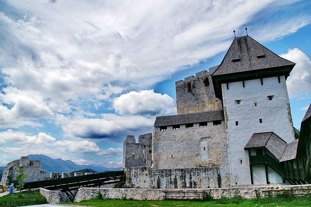 Hrad nedaleko Celje ve Slovinsku skládačky online