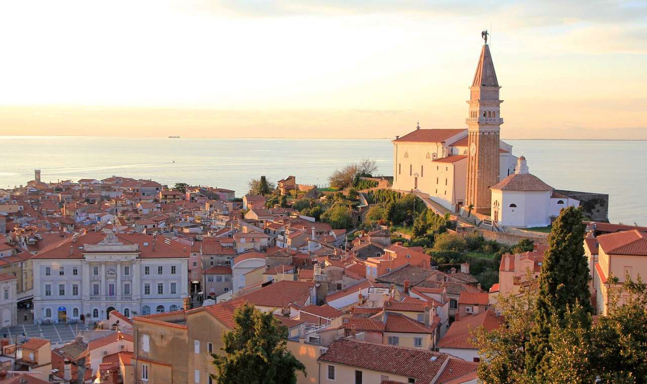 Oraș de coastă Piran din Slovenia puzzle online