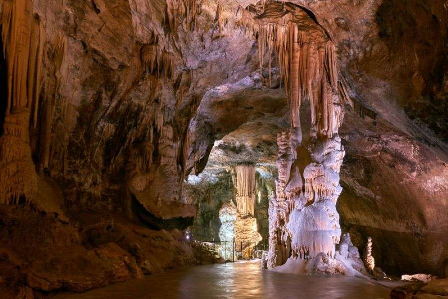 Ο σταλακτίτης Postojna σπηλιά στη Σλοβενία παζλ online
