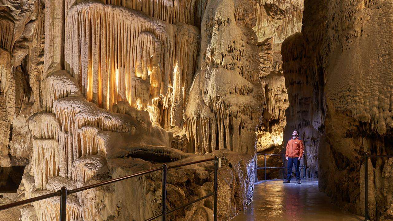 Postojnské stalaktitové jeskyně Slovinsko online puzzle