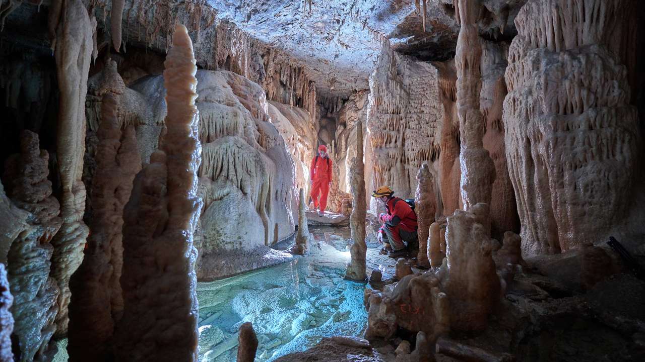 Postojnské stalaktitové jeskyně Slovinsko online puzzle
