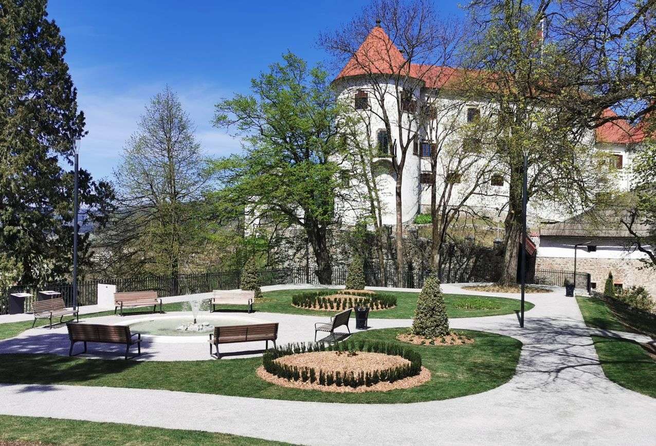 Grad Velenjski Park, Szlovénia online puzzle
