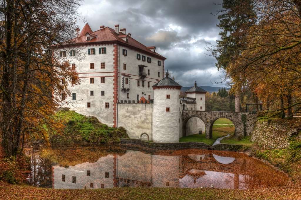 Grad Sneznik in Slovenië legpuzzel online