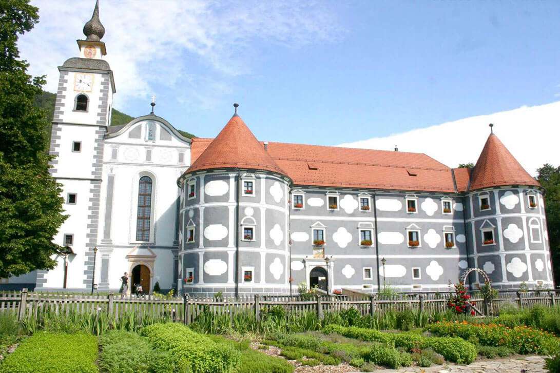Mosteiro Olimje Minorite na Eslovênia puzzle online