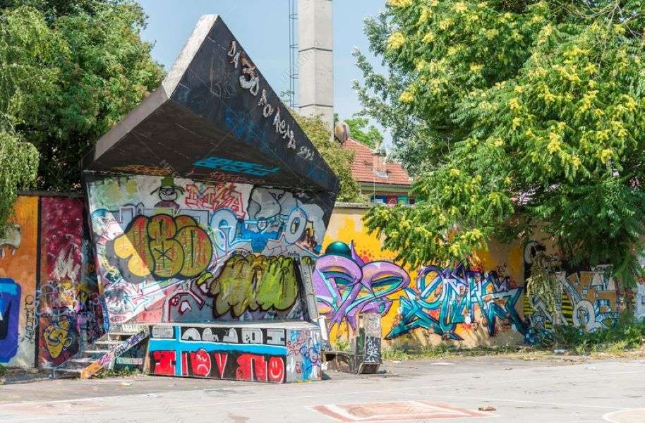 Ljubljana Metelkova Mesto graffiti Slovinsko skládačky online