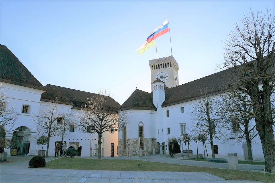 La colina del castillo de Ljubljana Eslovenia rompecabezas en línea