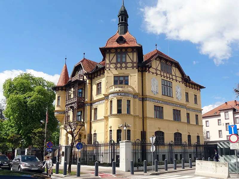Lublaň Velvyslanectví USA ve Slovinsku puzzle