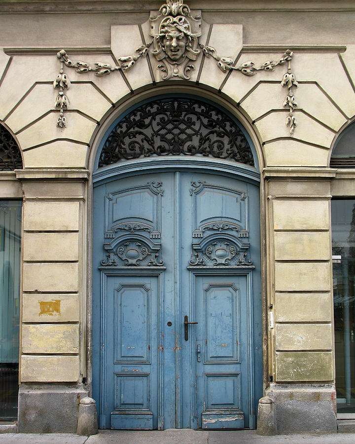 Любляна Beautiful Door Словения пазл онлайн