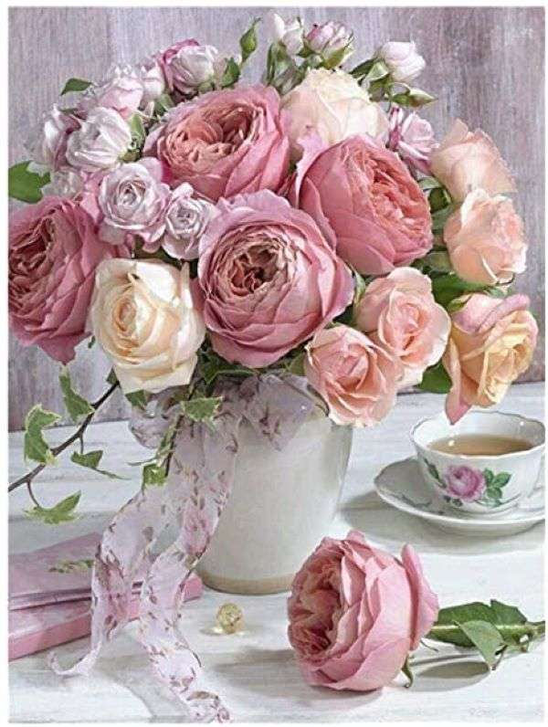 Vase de roses sur table puzzle en ligne