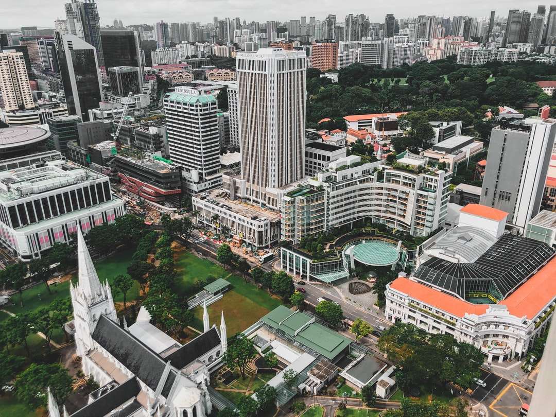 letecký pohled na budovy města během dne skládačky online