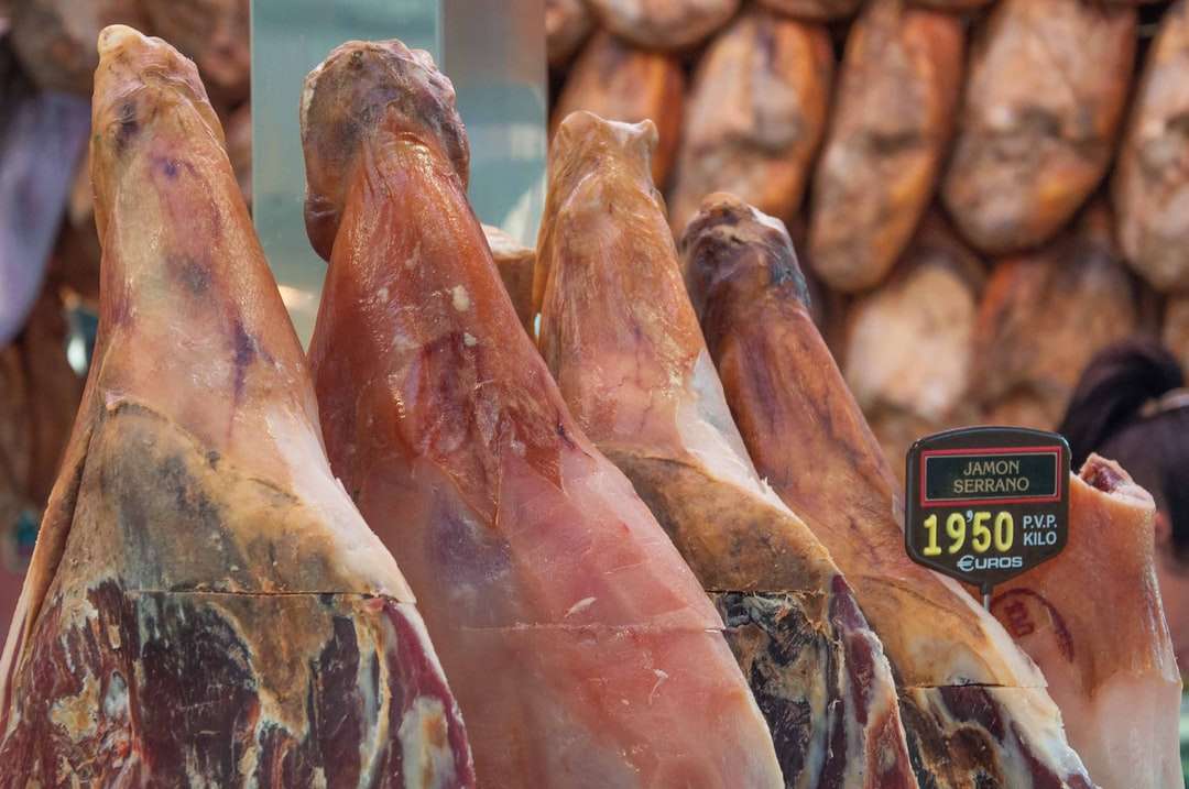 carne cruda sul banco espositivo puzzle online