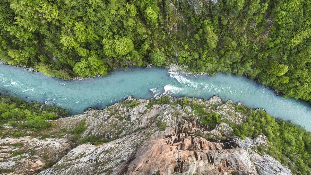 Floden som flyter Pussel online