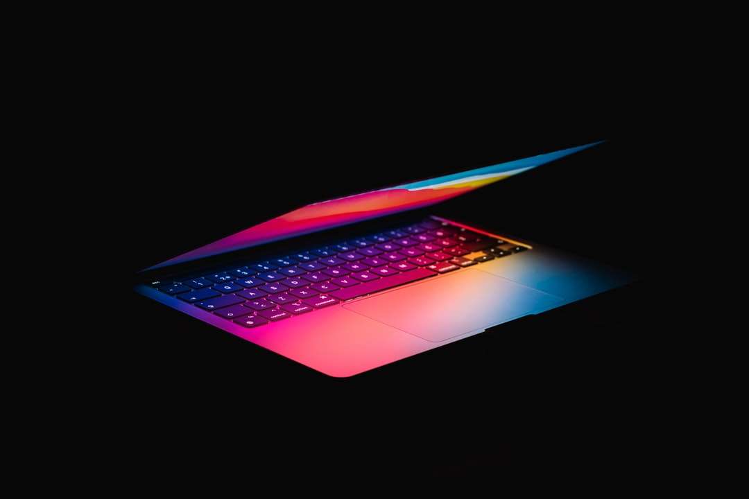 черно-фиолетовый ноутбук онлайн-пазл