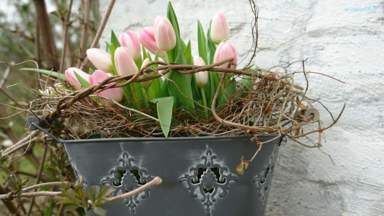 tulipanes en un cubo rompecabezas en línea