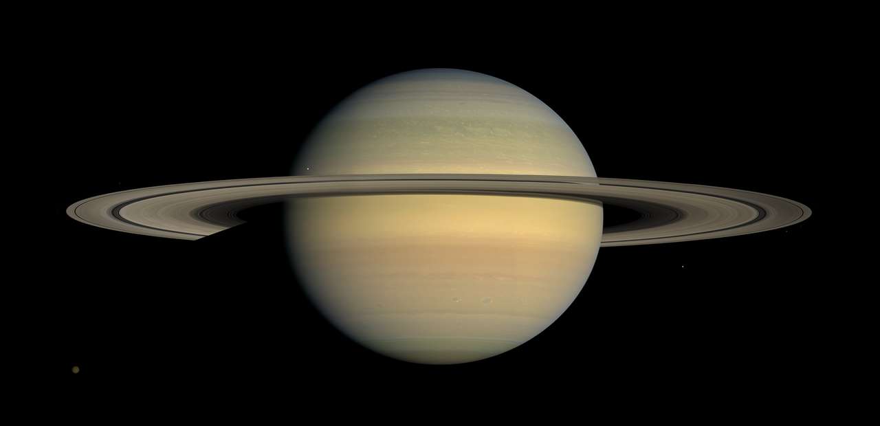 Сатурн с неговата луна онлайн пъзел