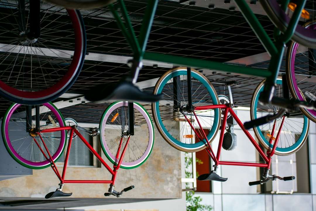 bicicleta de estrada vermelha e azul quebra-cabeças online