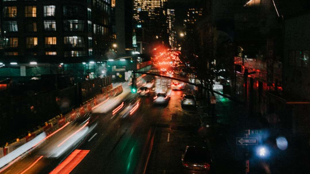 αυτοκίνητα στο δρόμο κατά τη διάρκεια της νύχτας παζλ online