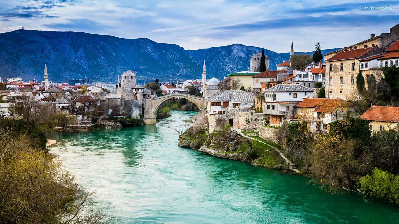 Bosnienbrücke über den Fluss Puzzlespiel online