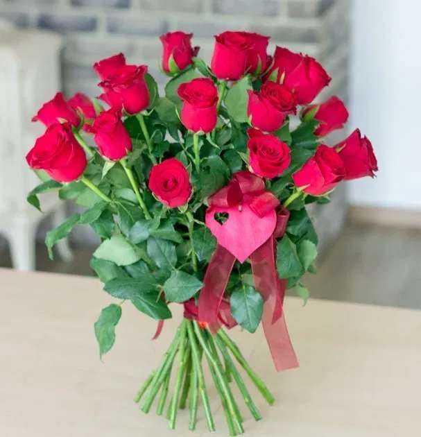 μπουκέτο με κόκκινα τριαντάφυλλα online παζλ