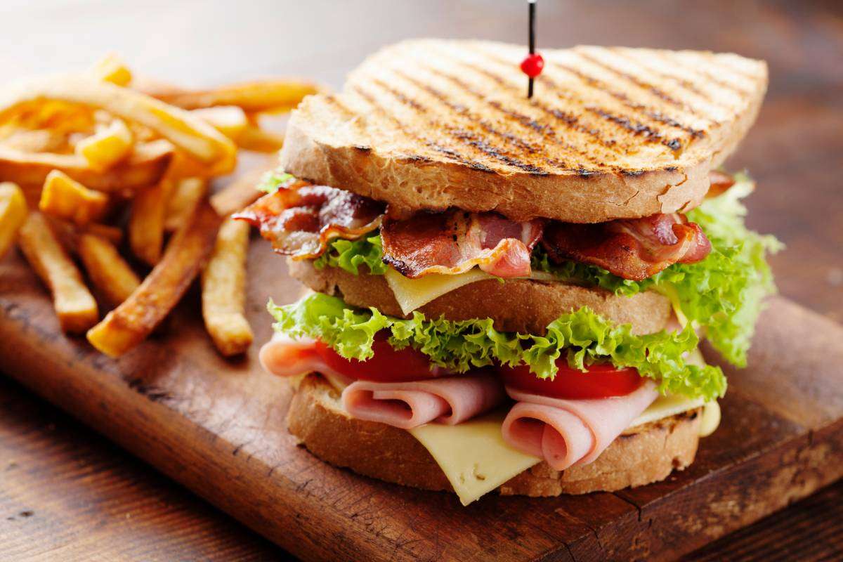 Panino con patatine fritte puzzle online