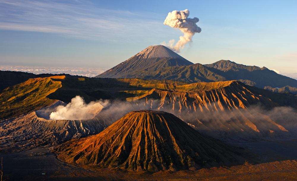 вулканичен остров в Азия онлайн пъзел