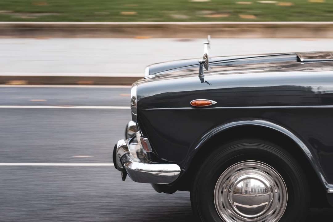 fekete autó nappali szürke aszfalt úton kirakós online