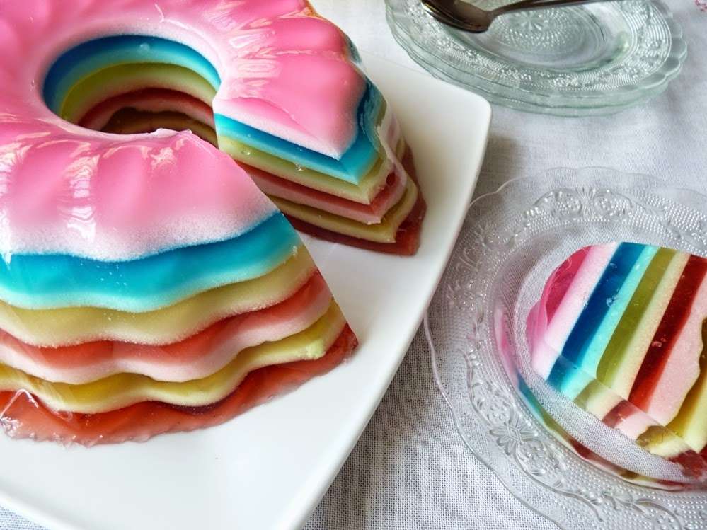 dort vyrobený z barevného želé z formy skládačky online
