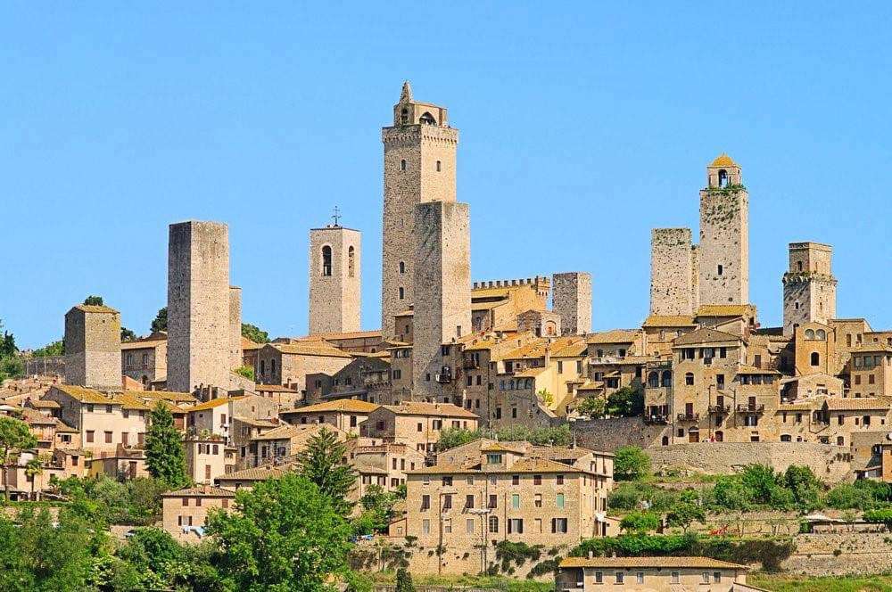 horisont av medeltida torn i San Gimignano Italien pussel på nätet