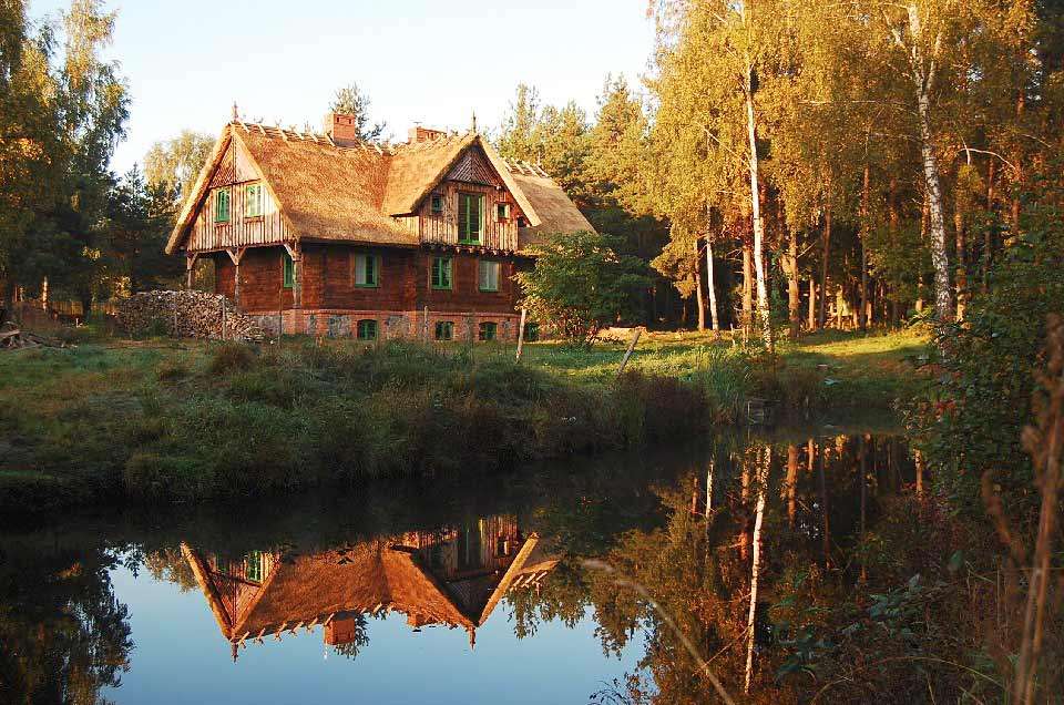 skog, sjö, hus Pussel online