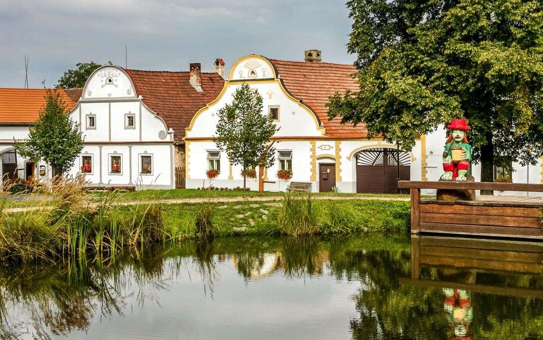 Holasovice historisk stad i Tjeckien pussel på nätet